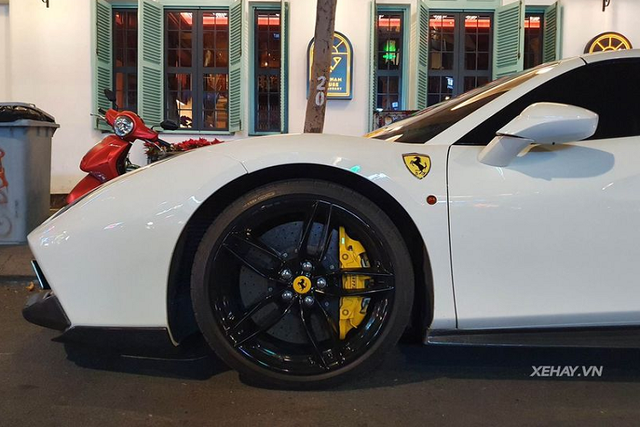 Ferrari 488 Spider Novitec Rosso hơn 19 tỷ xuống phố Sài Gòn - Hình 3 Ferrari 488 Spider Novitec Rosso hon 19 ty xuong pho Sai Gon-Hinh-3