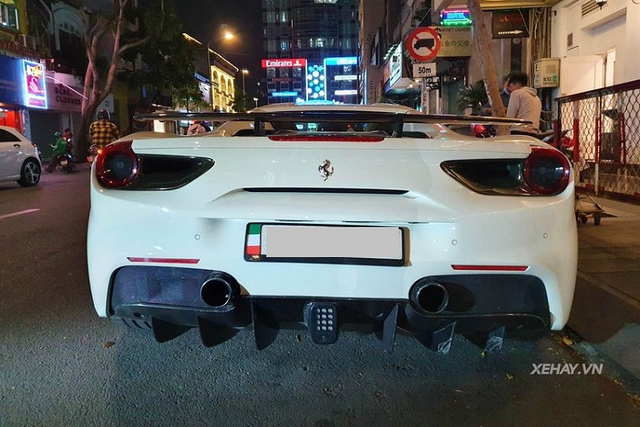 Ferrari 488 Spider Novitec Rosso hơn 19 tỷ xuống phố Sài Gòn - Hình 4 Ferrari 488 Spider Novitec Rosso hon 19 ty xuong pho Sai Gon-Hinh-4