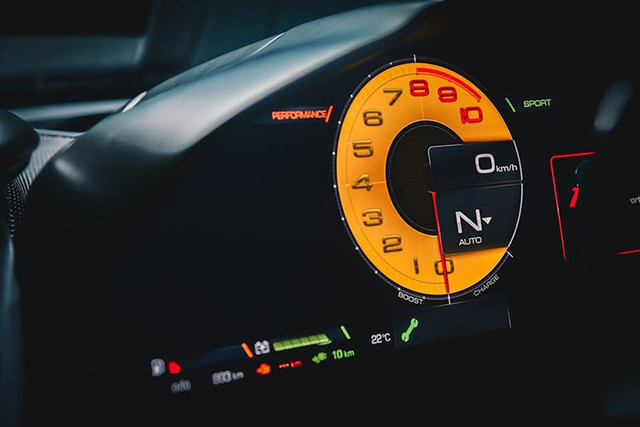 Ngắm siêu xe Ferrari SF90 hơn 22 tỷ đồng của đại gia Hồng Kông đầu - Hình 5 Ngam sieu xe Ferrari SF90 hon 22 ty dong cua dai gia Hong Kong dau-Hinh-5