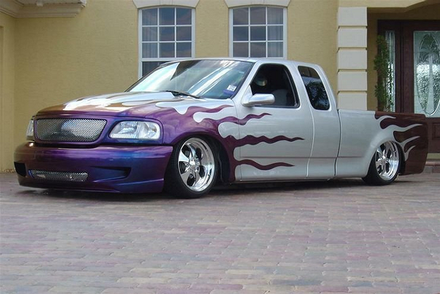 Những bản độ xe bán tải quá đà trở nên lố bịch - Hình 9 Nhung ban do xe ban tai qua da tro nen lo bich-Hinh-9