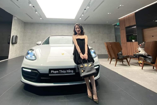 Ái nữ Nghệ An nhận quà siêu xe 8 tỷ Ai nu Nghe An nhan qua sieu xe 8 ty