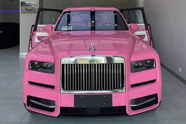 Cận cảnh Rolls-Royce Cullinan màu hồng khiến các nữ đại gia Việt mê mệt Can canh Rolls-Royce Cullinan mau hong khien cac nu dai gia Viet me met