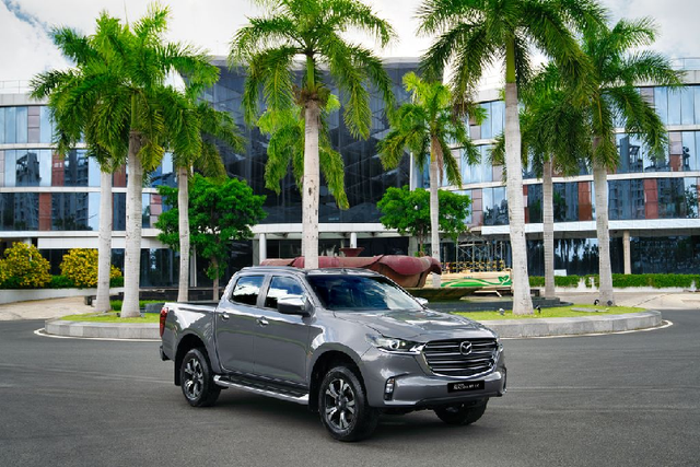 Ngắm Mazda BT-50 2021 giá khởi điểm 659 triệu đồng Ngam Mazda BT-50 2021 gia khoi diem 659 trieu dong