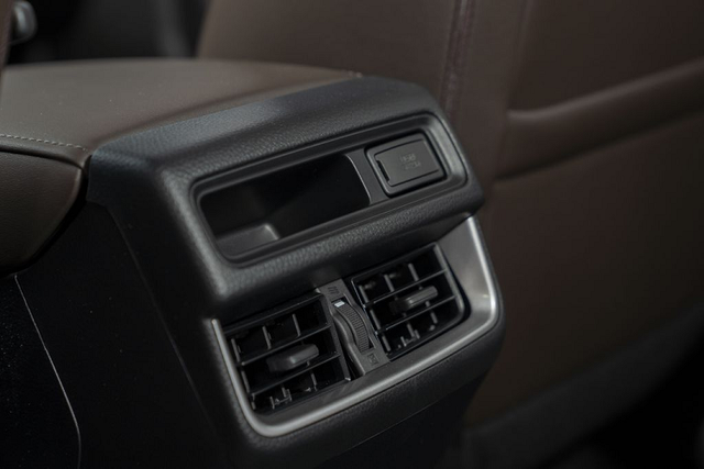 Ngắm Mazda BT-50 2021 giá khởi điểm 659 triệu đồng - Hình 9 Ngam Mazda BT-50 2021 gia khoi diem 659 trieu dong-Hinh-9