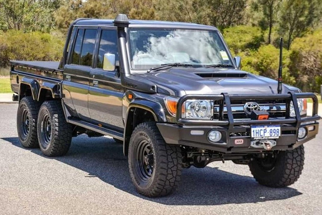 Cận cảnh 'quái vật' off road hơn 3 tỷ đồng Can canh 'quai vat' off road hon 3 ty dong