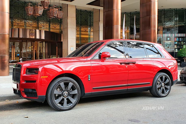 Cận cảnh siêu xe Rolls-Royce Cullinan hơn 40 tỷ của đại gia Việt Nam Can canh sieu xe Rolls-Royce Cullinan hon 40 ty cua dai gia Viet Nam