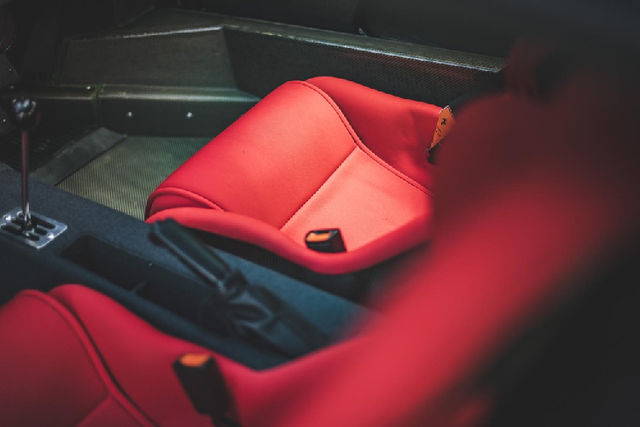 Siêu xe Ferrari F40 nổi tiếng nhất Anh quốc có giá kỷ lục 31,9 tỷ đồng - Hình 4 Sieu xe Ferrari F40 noi tieng nhat Anh quoc co gia ky luc 31,9 ty dong-Hinh-4
