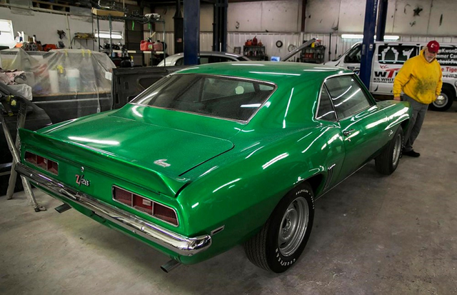 Chu nhan may man doan tu voi Chevrolet Camaro 1969 sau 17 nam-Hinh-3