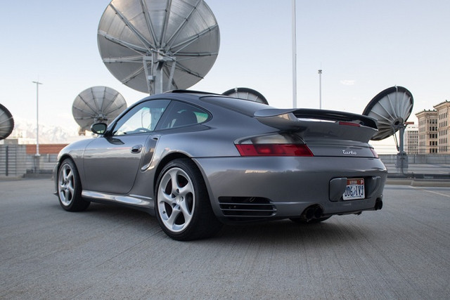 Những siêu xe, máy bay mà tỷ phú giàu nhất thế giới Elon Musk sở hữu - Hình 5 Nhung sieu xe, may bay ma ty phu giau nhat the gioi Elon Musk so huu-Hinh-5