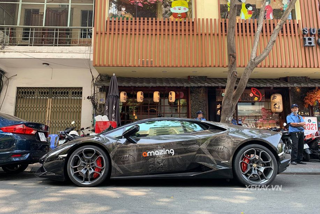 Lamborghini Huracan với khoác hoa văn độc nhất Sài Gòn - Hình 2 Lamborghini Huracan voi khoac hoa van doc nhat Sai Gon-Hinh-2