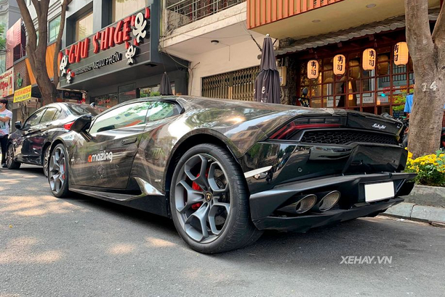 Lamborghini Huracan với khoác hoa văn độc nhất Sài Gòn - Hình 5 Lamborghini Huracan voi khoac hoa van doc nhat Sai Gon-Hinh-5