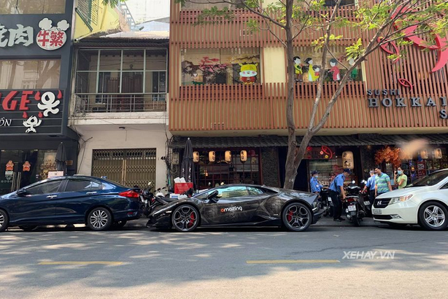 Lamborghini Huracan với khoác hoa văn độc nhất Sài Gòn - Hình 6 Lamborghini Huracan voi khoac hoa van doc nhat Sai Gon-Hinh-6