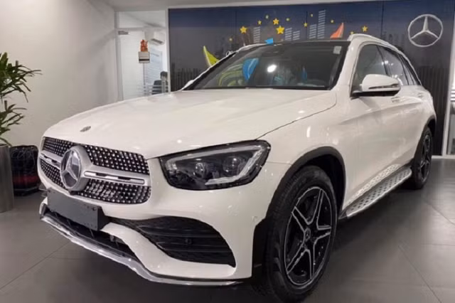 Mercedes-Benz GLC co nguy co chay khi dang lan banh