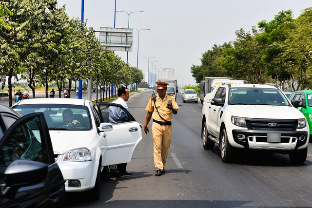 Năm 2021, ô tô quá hạn đăng kiểm bị phạt bao nhiêu? - Hình 2 Nam 2021, o to qua han dang kiem bi phat bao nhieu?-Hinh-2