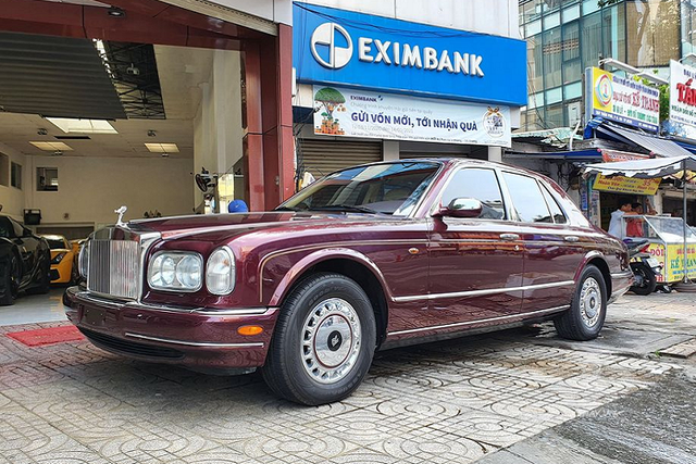 Cận cảnh Rolls-Royce Silver Seraph 1999 giá hơn 7 tỷ ở TP HCM Can canh Rolls-Royce Silver Seraph 1999 gia hon 7 ty o TP HCM