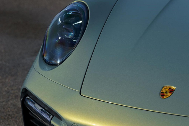 Ngắm Porsche 911 Turbo S riêng màu sơn hơn 2 tỷ đồng - Hình 4 Ngam Porsche 911 Turbo S rieng mau son hon 2 ty dong-Hinh-4