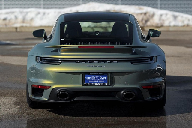 Ngắm Porsche 911 Turbo S riêng màu sơn hơn 2 tỷ đồng - Hình 3 Ngam Porsche 911 Turbo S rieng mau son hon 2 ty dong-Hinh-3
