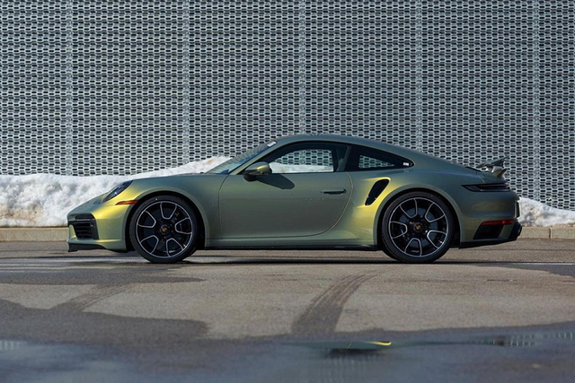 Ngắm Porsche 911 Turbo S riêng màu sơn hơn 2 tỷ đồng - Hình 7 Ngam Porsche 911 Turbo S rieng mau son hon 2 ty dong-Hinh-7