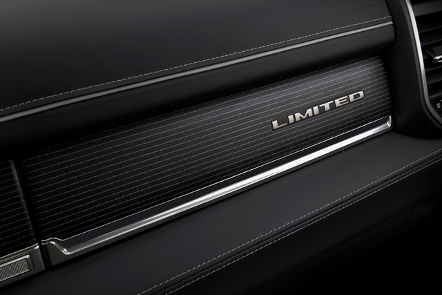 Ram 1500 Limited 2022 bản kỷ niệm 10 năm giá hơn 1,37 tỷ đồng - Hình 3 Ram 1500 Limited 2022 ban ky niem 10 nam gia hon 1,37 ty dong-Hinh-3