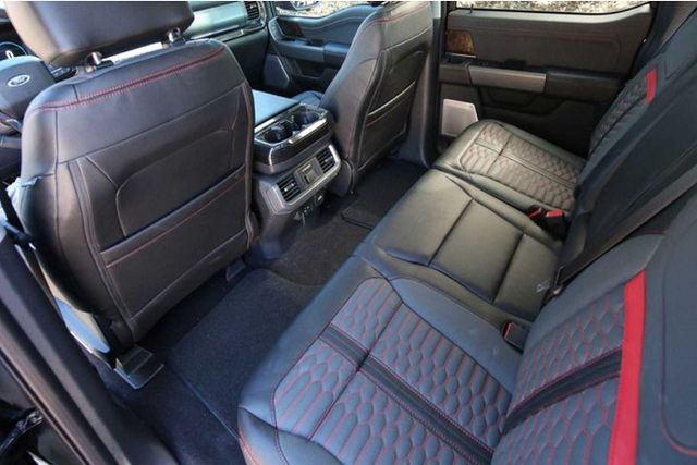 Bán tải Shelby F-150 Super Snake 2021 có giá hơn 2,5 tỷ đồng - Hình 4 Ban tai Shelby F-150 Super Snake 2021 co gia hon 2,5 ty dong-Hinh-4