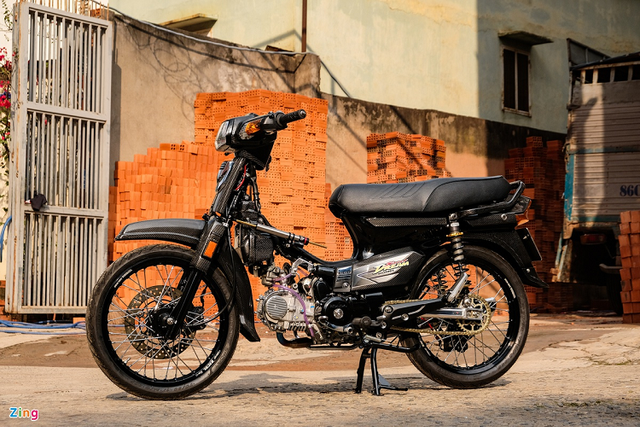 Honda Dream huyền thoại được dân chơi Sài Gòn chi hơn 100 triệu độ lại Honda Dream huyen thoai duoc dan choi Sai Gon chi hon 100 trieu do lai