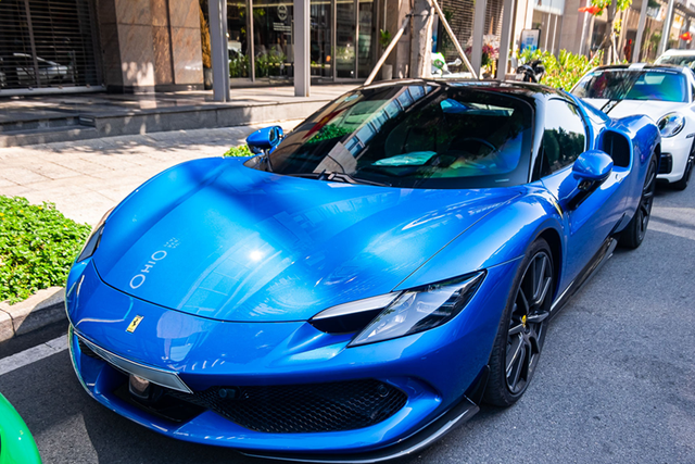 Đại gia Việt lái Ferrari 296 GTS hơn 23 tỷ ở Vũng Tàu - Hình 3 Dai gia Viet lai Ferrari 296 GTS hon 23 ty o Vung Tau-Hinh-3