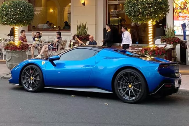 Đại gia Việt lái Ferrari 296 GTS hơn 23 tỷ ở Vũng Tàu - Hình 6 Dai gia Viet lai Ferrari 296 GTS hon 23 ty o Vung Tau-Hinh-6