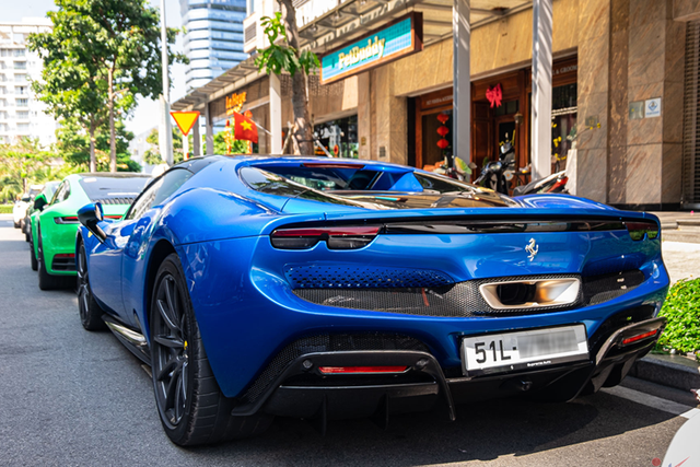 Đại gia Việt lái Ferrari 296 GTS hơn 23 tỷ ở Vũng Tàu - Hình 7 Dai gia Viet lai Ferrari 296 GTS hon 23 ty o Vung Tau-Hinh-7