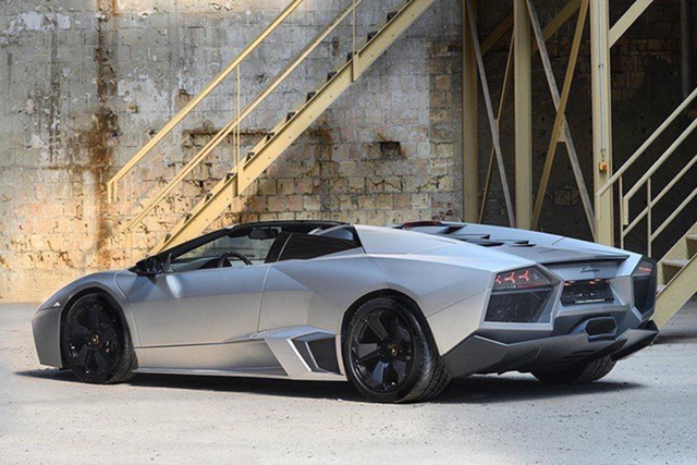 Cận cảnh Lamborghini Reventon Roadster đặc biệt của Hoàng tử Malaysia - Hình 4 Can canh Lamborghini Reventon Roadster dac biet cua Hoang tu Malaysia-Hinh-4