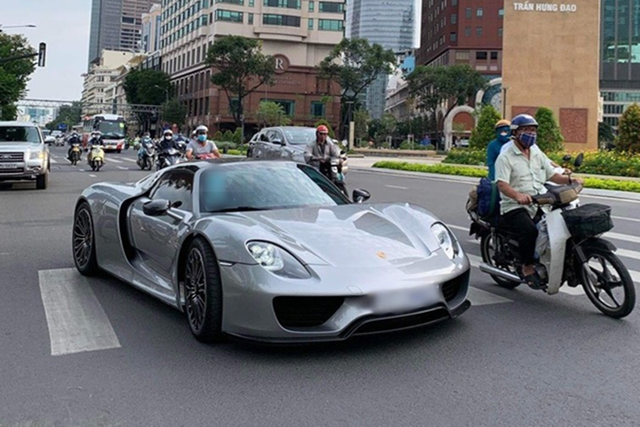 Mê mẩn dàn siêu xe khủng của đại gia Sài Gòn xuống phố - Hình 4 Me man dan sieu xe khung cua dai gia Sai Gon xuong pho-Hinh-4