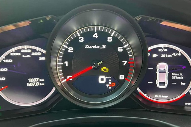 Porsche Panamera Turbo S 'tình cũ' của đại gia Vũ còn hơn 9 tỷ đồng - Hình 6 Porsche Panamera Turbo S 'tinh cu' cua dai gia Vu con hon 9 ty dong-Hinh-6