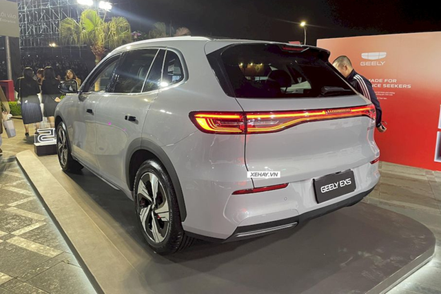 Ra mat xe dien Geely EX5 tai Viet Nam-Hinh-7
