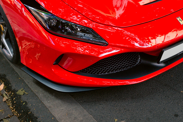 Hot girl tóc đỏ cầm lái Ferrari F8 Spider bạc tỷ ở Hà Nội - Hình 3 Hot girl toc do cam lai Ferrari F8 Spider bac ty o Ha Noi-Hinh-3