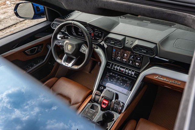 Đại gia Sài thành bán lỗ 10 tỷ chiếc Lamborghini Urus đã mua 4 năm - Hình 4 Dai gia Sai thanh ban lo 10 ty chiec Lamborghini Urus da mua 4 nam-Hinh-4