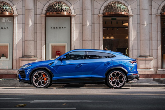 Đại gia Sài thành bán lỗ 10 tỷ chiếc Lamborghini Urus đã mua 4 năm - Hình 3 Dai gia Sai thanh ban lo 10 ty chiec Lamborghini Urus da mua 4 nam-Hinh-3