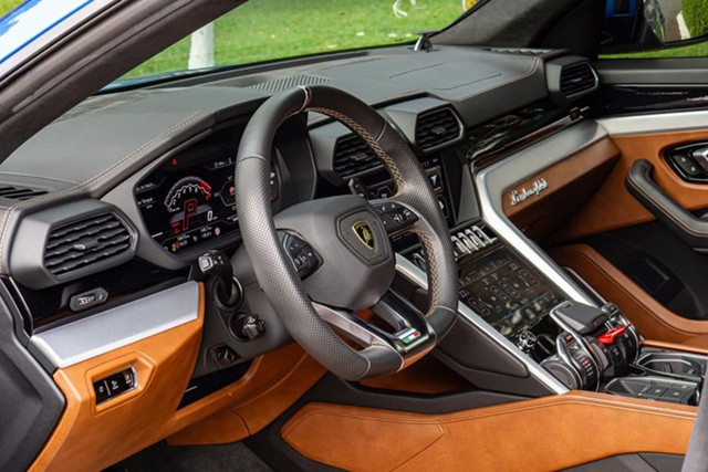 Đại gia Sài thành bán lỗ 10 tỷ chiếc Lamborghini Urus đã mua 4 năm - Hình 5 Dai gia Sai thanh ban lo 10 ty chiec Lamborghini Urus da mua 4 nam-Hinh-5