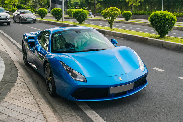 Dai gia Viet cho tai xuat Ferrari 488 Spider sau nhieu nam o an-Hinh-2
