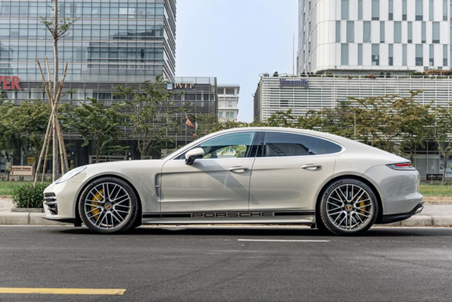 Porsche Panamera Turbo S 'tình cũ' của đại gia Vũ còn hơn 9 tỷ đồng - Hình 3 Porsche Panamera Turbo S 'tinh cu' cua dai gia Vu con hon 9 ty dong-Hinh-3
