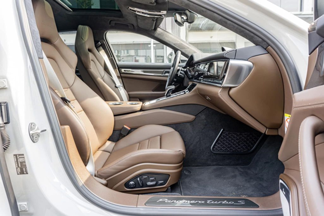 Porsche Panamera Turbo S 'tình cũ' của đại gia Vũ còn hơn 9 tỷ đồng - Hình 5 Porsche Panamera Turbo S 'tinh cu' cua dai gia Vu con hon 9 ty dong-Hinh-5
