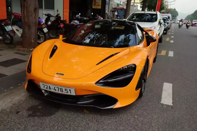 Đại gia Vũng Tàu khoe McLaren 720S Spider trong dàn xe 200 tỷ - Hình 2 Dai gia Vung Tau khoe McLaren 720S Spider trong dan xe 200 ty-Hinh-2