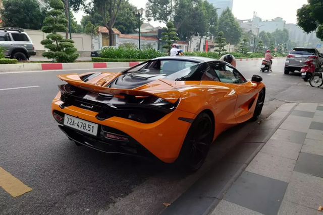 Đại gia Vũng Tàu khoe McLaren 720S Spider trong dàn xe 200 tỷ - Hình 8 Dai gia Vung Tau khoe McLaren 720S Spider trong dan xe 200 ty-Hinh-8