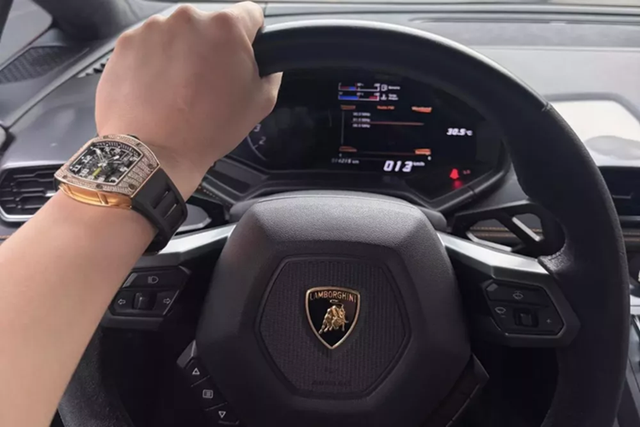 Dai gia Ha Noi tau Lamborghini Huracan bien sanh rong Da Nang-Hinh-4