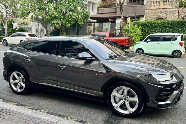 Siêu xe Lamborghini Urus chạy 1.345km giá hơn 10 tỷ - Hình 7 Sieu xe Lamborghini Urus chay 1.345km gia hon 10 ty-Hinh-7