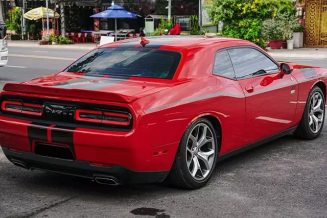 Hàng hiếm Dodge Challenger SXT rao bán hơn 2 tỷ - Hình 6 Hang hiem Dodge Challenger SXT rao ban hon 2 ty-Hinh-6