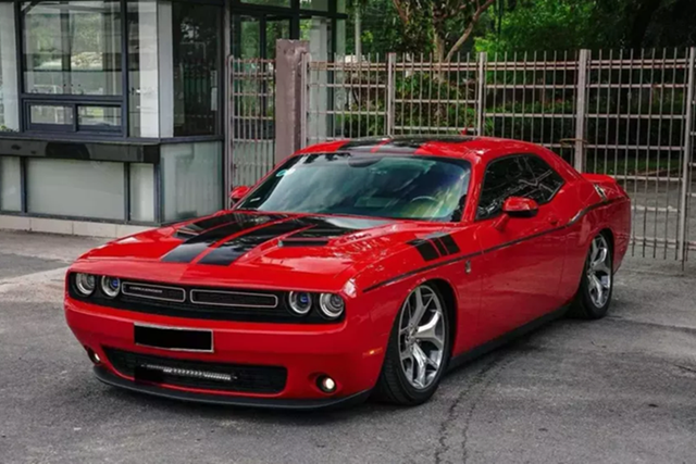 Hàng hiếm Dodge Challenger SXT rao bán hơn 2 tỷ Hang hiem Dodge Challenger SXT rao ban hon 2 ty