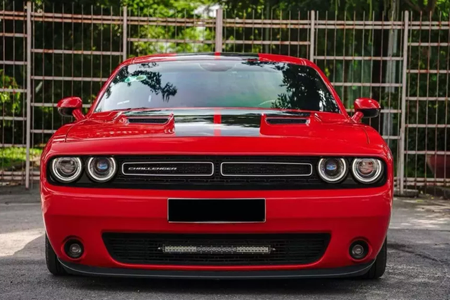 Hàng hiếm Dodge Challenger SXT rao bán hơn 2 tỷ - Hình 3 Hang hiem Dodge Challenger SXT rao ban hon 2 ty-Hinh-3