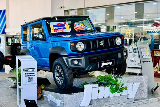 Suzuki Jimny bất ngờ giảm 100 triệu đồng tại Việt Nam Suzuki Jimny bat ngo giam 100 trieu dong tai Viet Nam