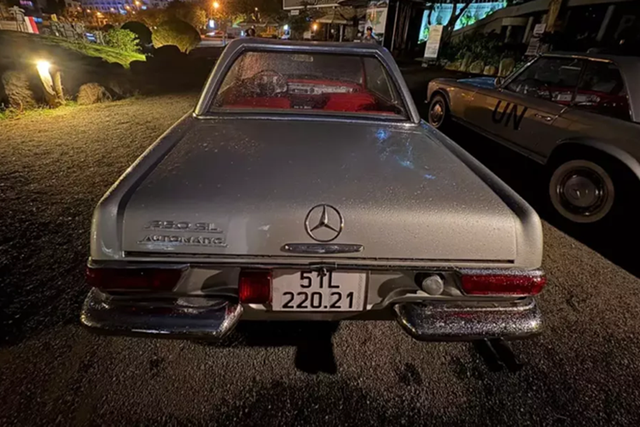 Đại gia Đặng Lê Nguyên Vũ sở hữu Mercedes-Benz 250SL siêu độc - Hình 9 Dai gia Dang Le Nguyen Vu so huu Mercedes-Benz 250SL sieu doc-Hinh-9