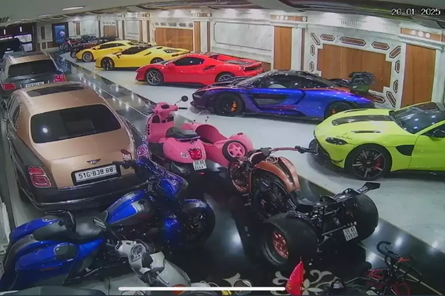 Ngắm dàn siêu xe trăm tỷ của đại gia Hoàng Kim Khánh - Hình 2 Ngam dan sieu xe tram ty cua dai gia Hoang Kim Khanh-Hinh-2