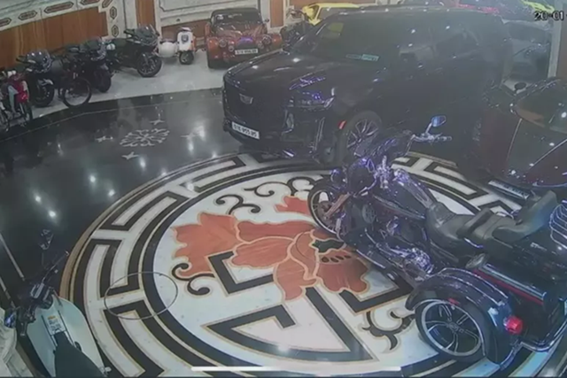 Ngắm dàn siêu xe trăm tỷ của đại gia Hoàng Kim Khánh - Hình 3 Ngam dan sieu xe tram ty cua dai gia Hoang Kim Khanh-Hinh-3